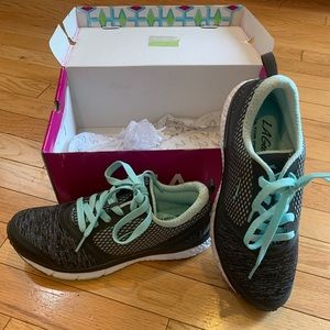 NIB Memory Foam LA Gear Shoes